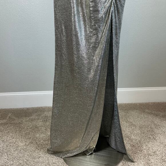 Avery G Light Gold Metallic Evening Gown Size 8 Sleeveless Thigh Slit Formal - Picture 9 of 14